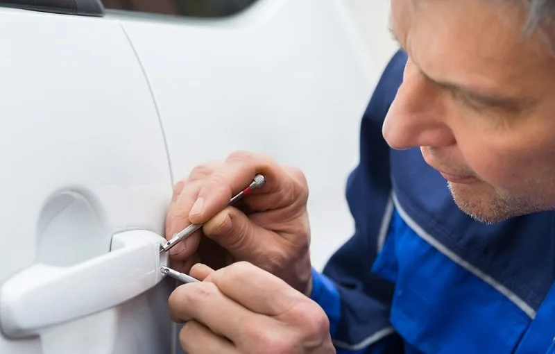 Car lockout service by Gwinnett Car Locksmith